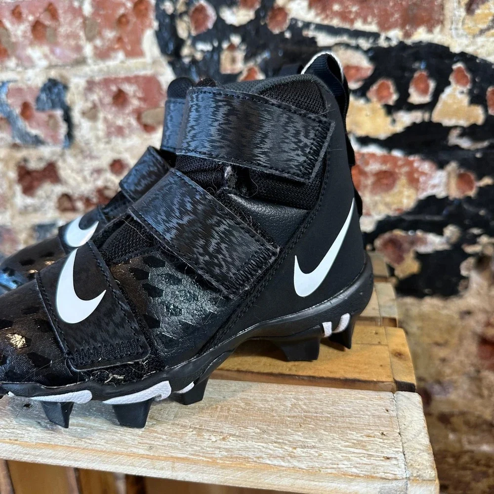 Nike Force Savage Shark 2 Cleats Shoes Youth Size 12C Black Football AQ7723-001
